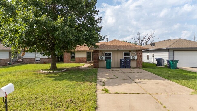 Foto del edificio - 5 Bed 2 Bath Beautiful Home!