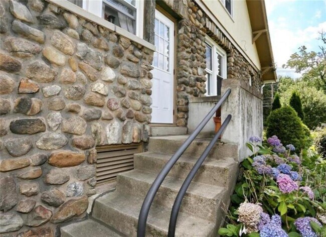 Building Photo - 298 S Middletown Rd