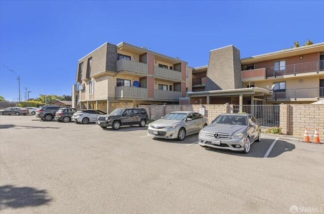 Building Photo - TILedro