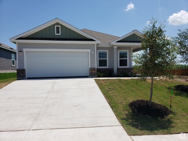 Brand New Home, Quiet Community, Modern interior, open floor plan, private yard. - 17813 Shafer Dr