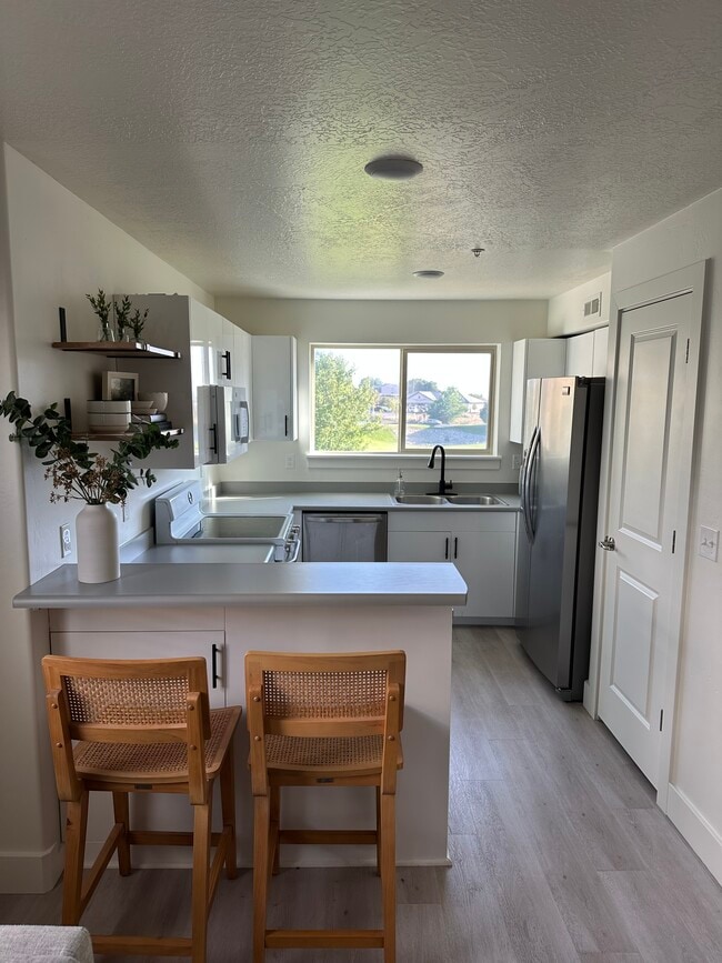 Kitchen - 1055 W 1033 N