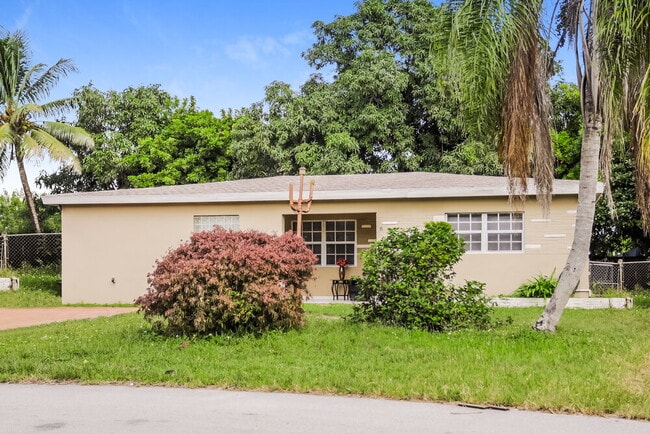 Building Photo - 3231 SW 67th Ave