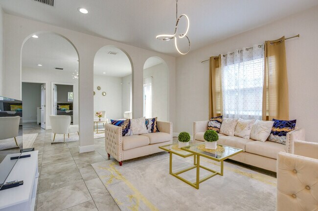 Building Photo - 2601 NW 15th Ct