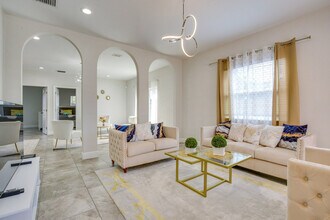 Building Photo - 2601 NW 15th Ct