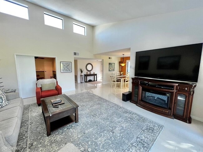 Building Photo - 3 br, 1.5 bath Condo - 57 Torremolinos Dr