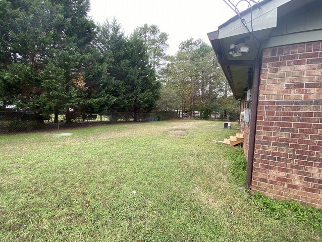 Building Photo - 3/1 Brick Ranch