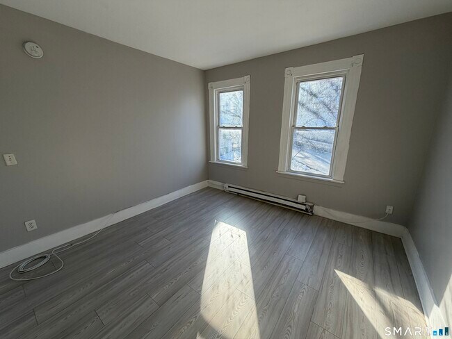 Building Photo - 143 Congress Ave