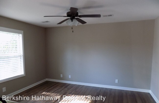 Building Photo - 800 Martin St