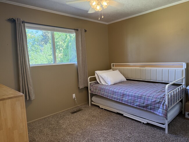 Building Photo - 435 Fuhriman Dr