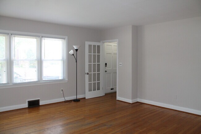 Foto del edificio - 8164 Loch Raven Blvd