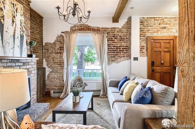 Foto principal - 300 S Franklin St
