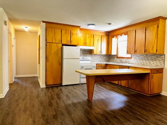 Building Photo - 1211A Furches Ave
