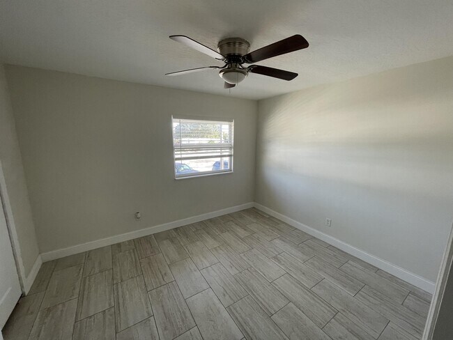 Foto del edificio - 55 Needle Blvd