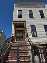 Building Photo - 39 Cornelia St