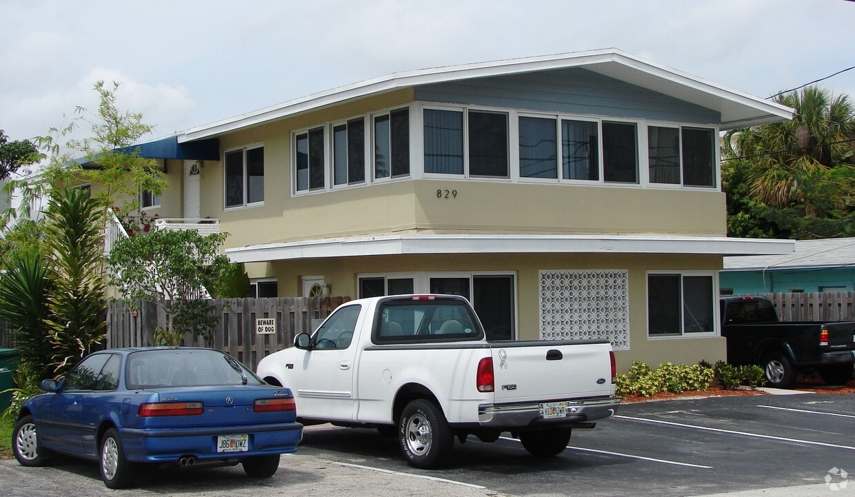 Building Photo - 829 NE 18th Ave