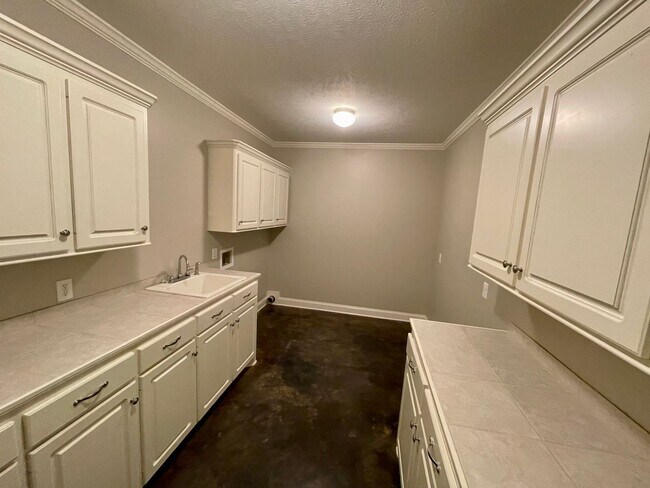 Foto del edificio - 4 bed 2.5 bath home in Ridgeland!