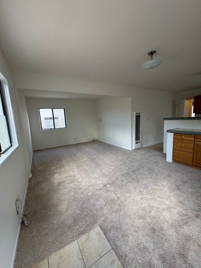 Building Photo - 714 Loma Dr