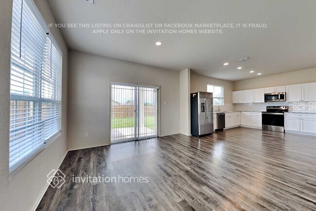 Building Photo - 2820 Englefield Green Dr