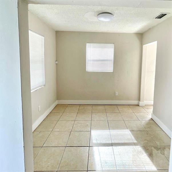 Foto del edificio - 2665 NW 20th St