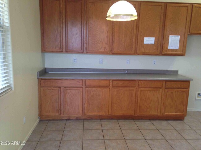 Foto del edificio - 2592 E Brooks St