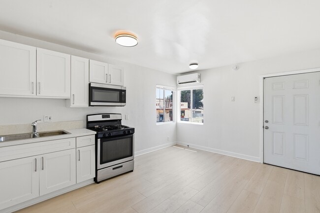 Building Photo - 1805 W 80th St