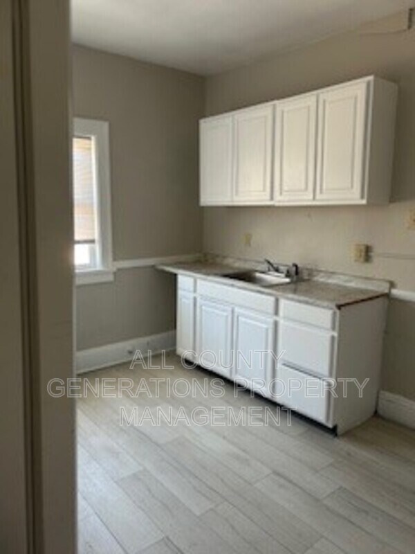 Foto del edificio - 4512 E 131st St