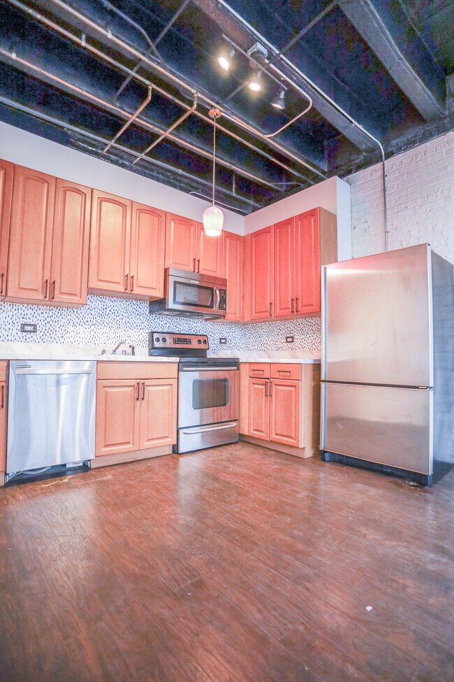 Building Photo - 5219 N Clark St