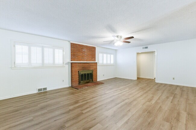 Foto del edificio - Cute House Convenient to Campus, Shopping,...