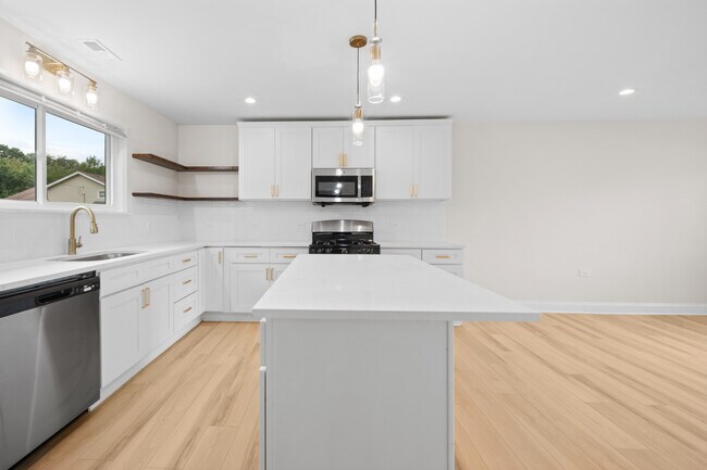 Building Photo - 617 Gordon Ter