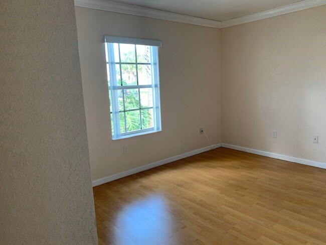 Foto del edificio - 5900 Azalea Cir