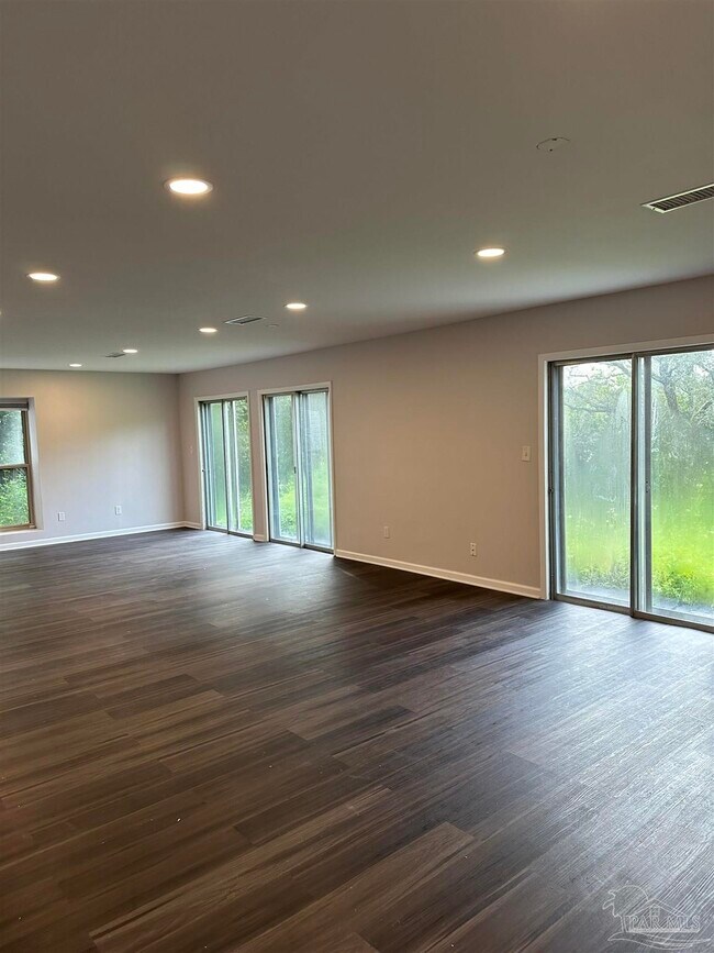 Building Photo - 2607 Tomlinson Rd