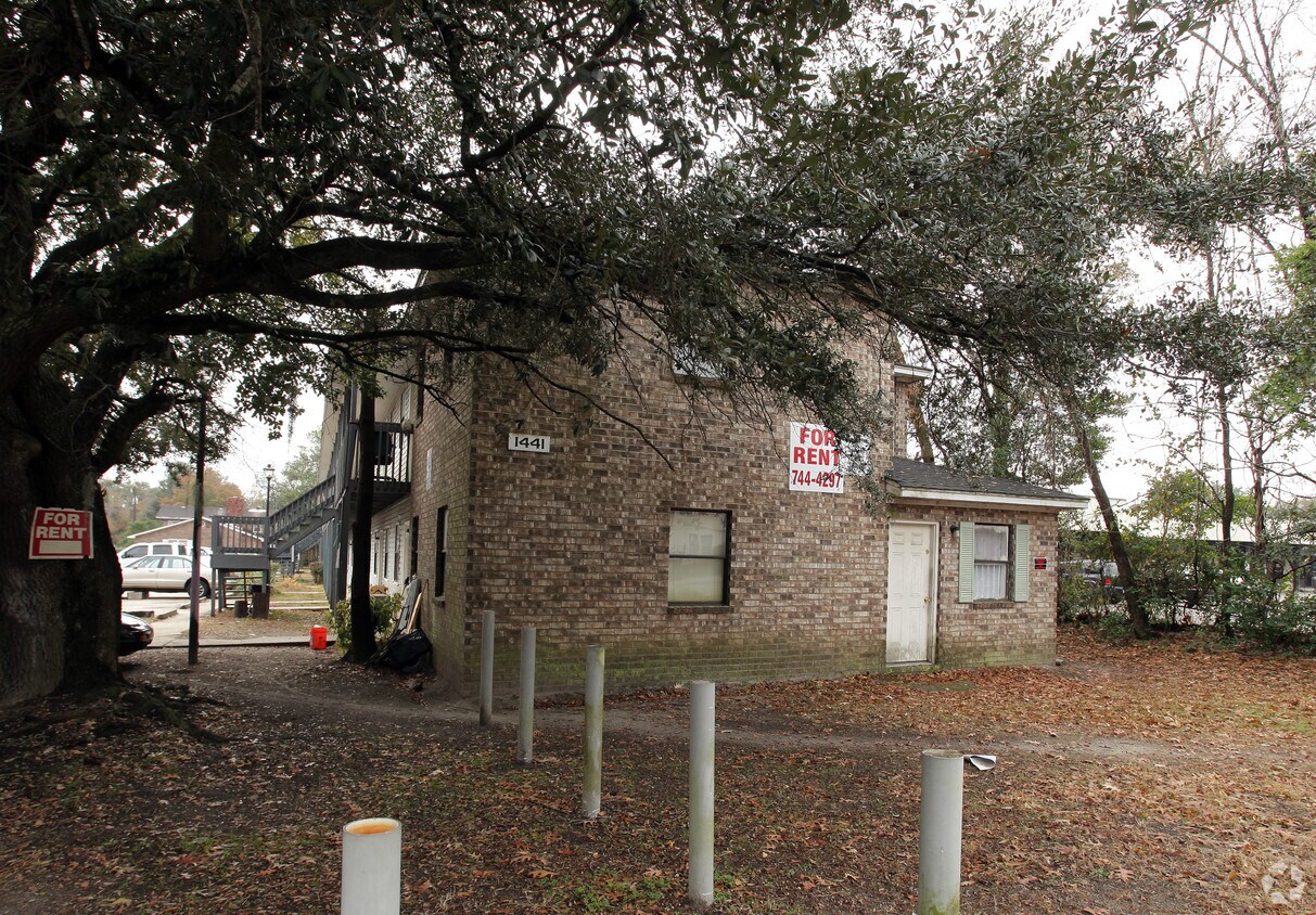 Building Photo - 1441 Remount Rd
