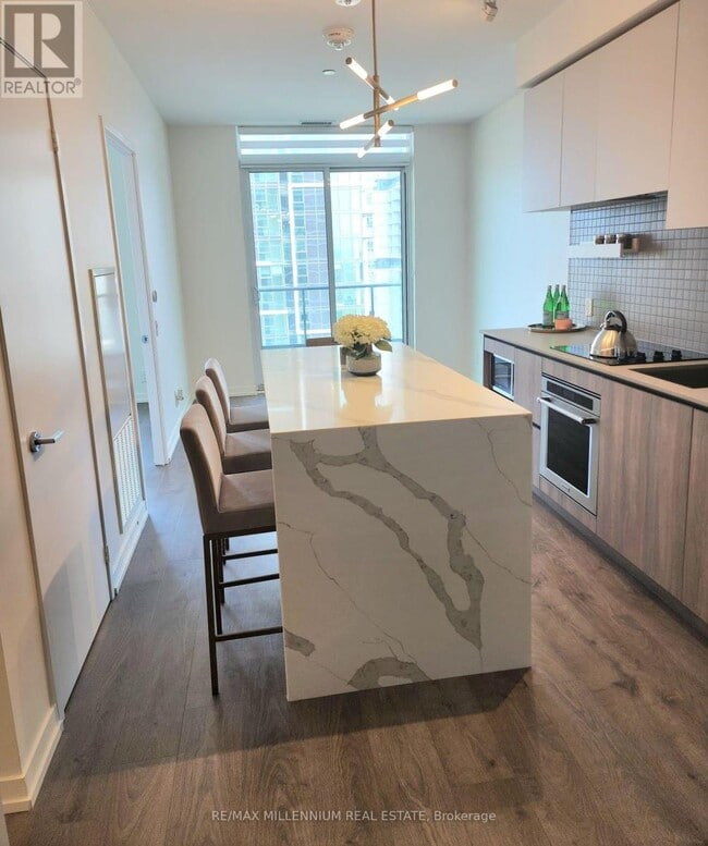 Building Photo - 950 Portage Pkwy