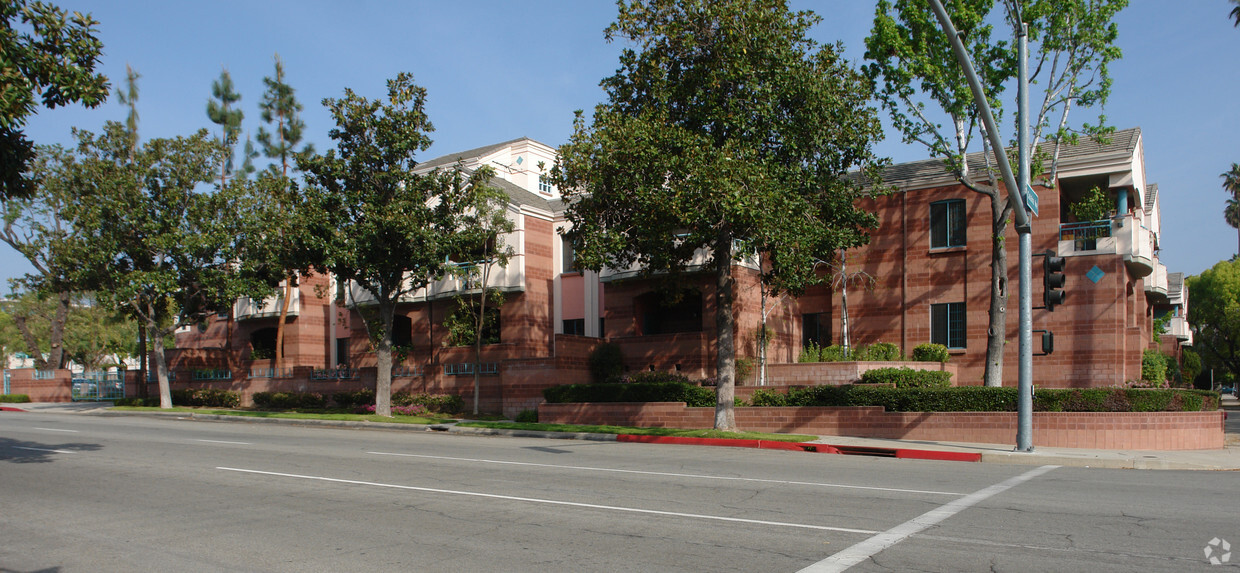 Primary Photo - Silvercrest Residence Pasadena