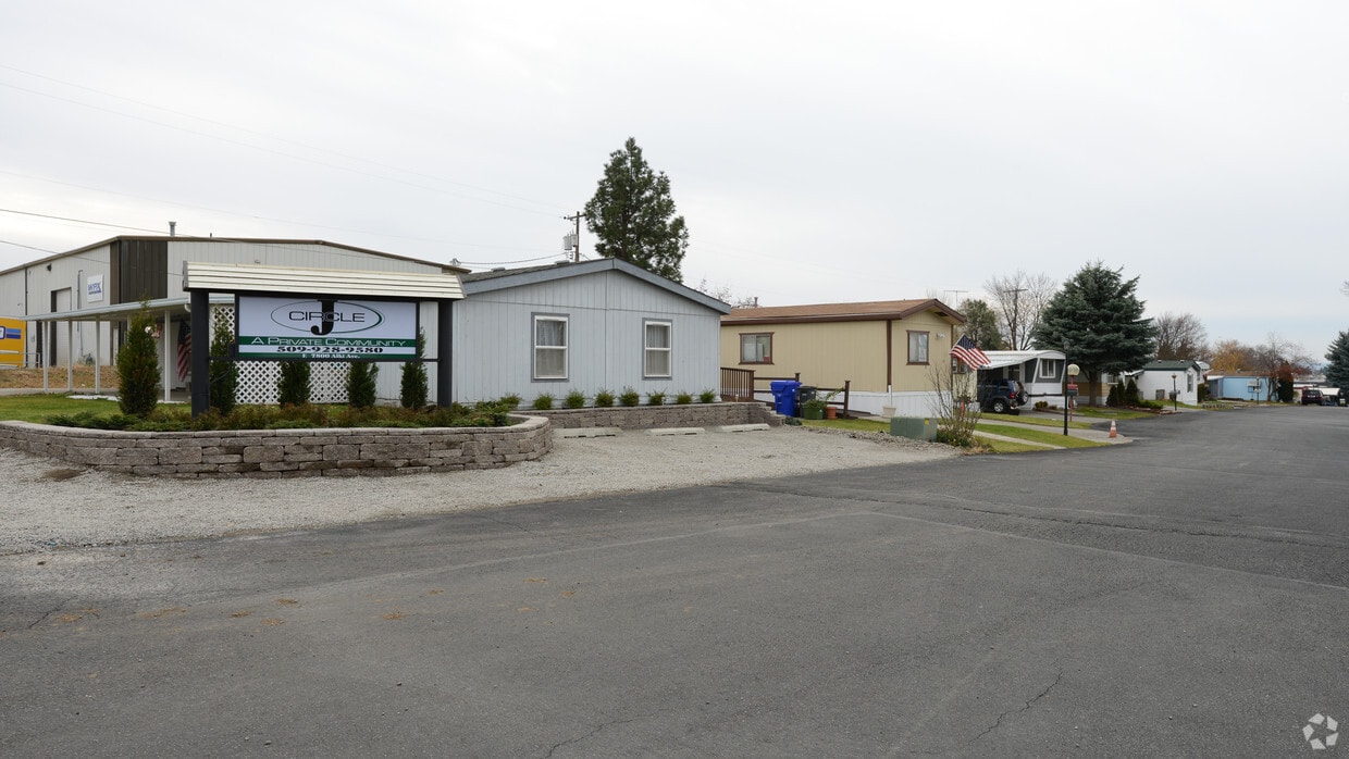 Building Photo - 7800 E Alki Ave