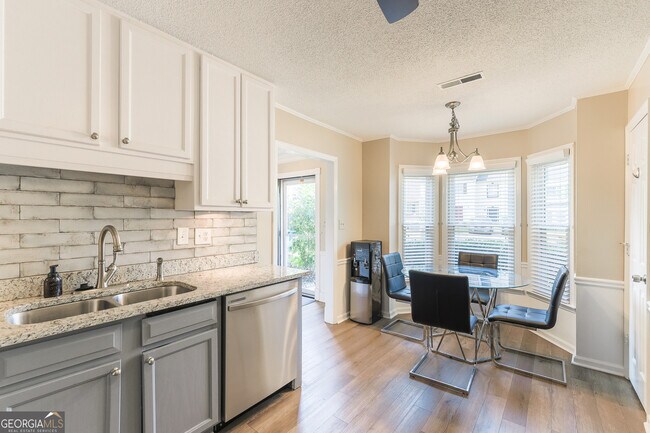 Foto del edificio - 1022 Oaks Pkwy SE
