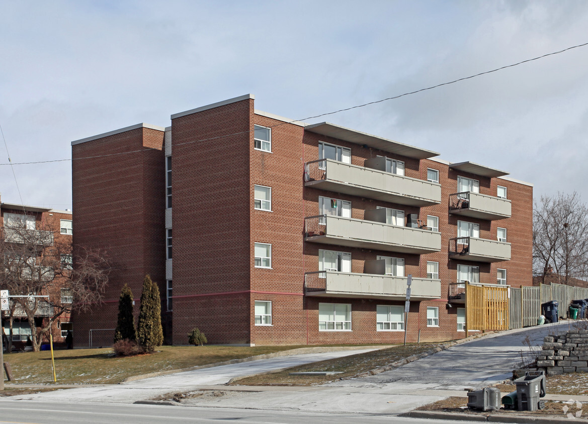 Primary Photo - Courtyards on Weston