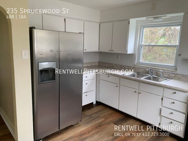 Foto del edificio - Must-See 4 Bedroom Home in Carrick - Half ...