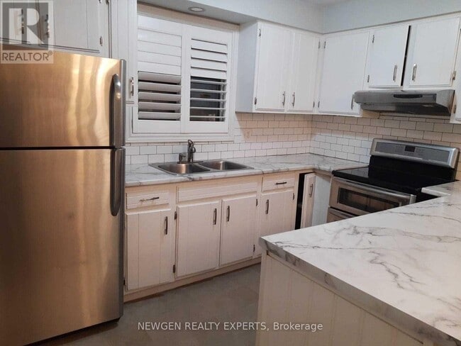 Building Photo - 264 Laurentian Dr