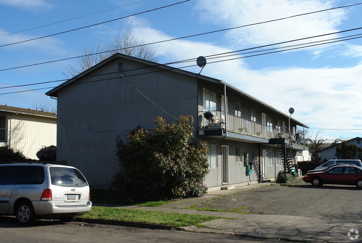 Building Photo - 403 Madison St SE