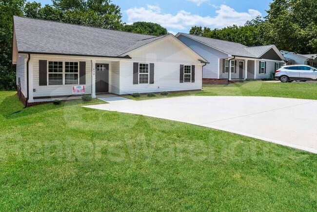 Building Photo - Newly built 4 bedroom 2 bath
