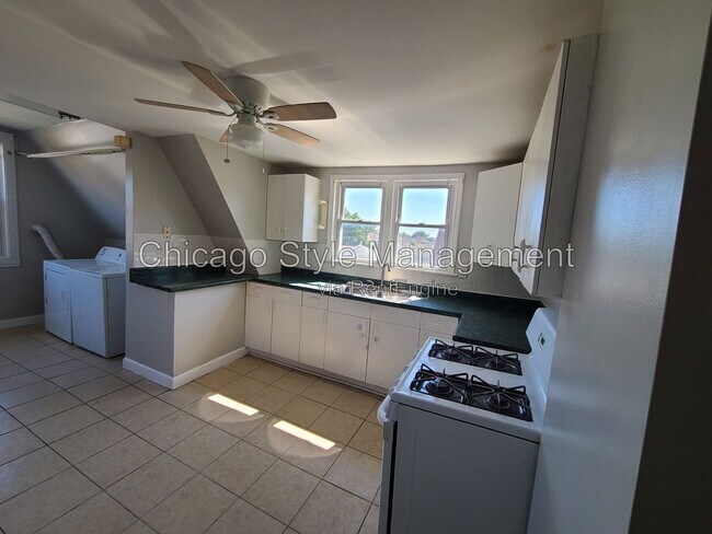 Foto del edificio - 6035 S Karlov Ave