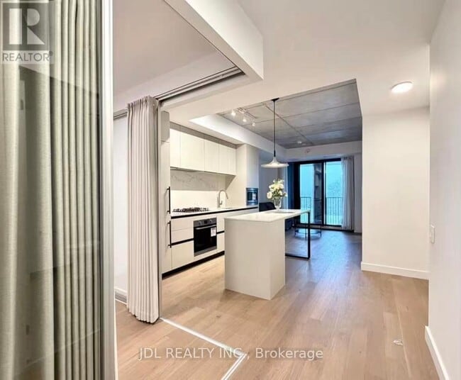 Photo du bâtiment - 1720 Bayview Ave