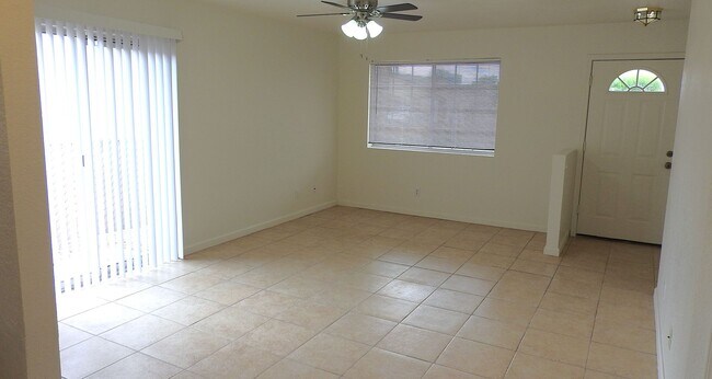 Foto del edificio - 3+2 Split Floor Plan near KRMS's Hualapai Campus