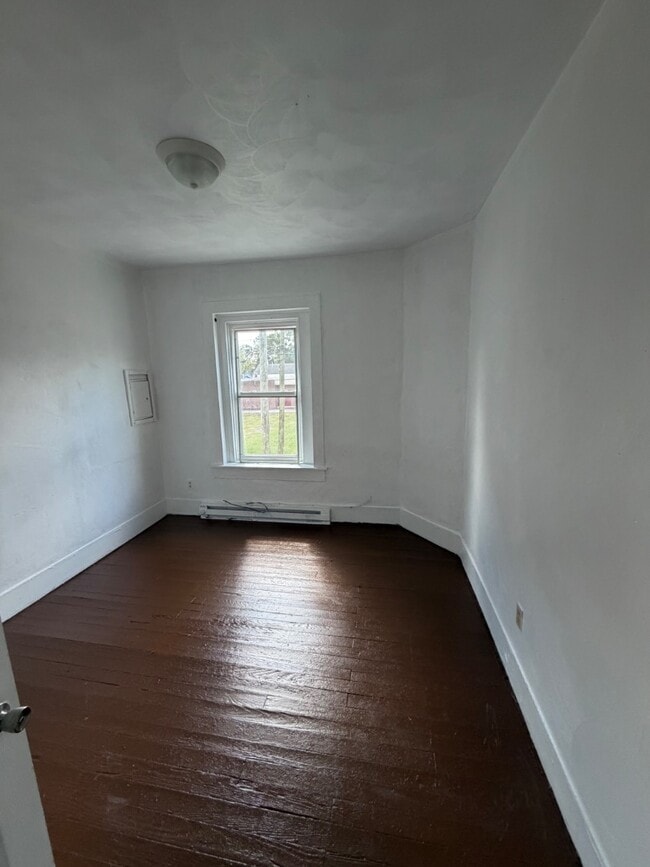 Building Photo - 424 S Saratoga St
