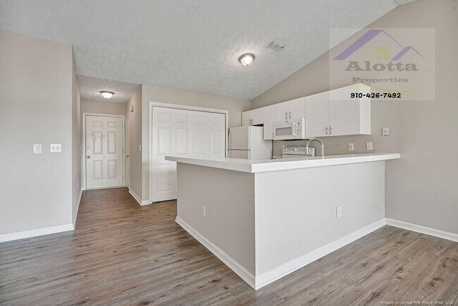 Foto del edificio - 6800 Willowbrook Dr