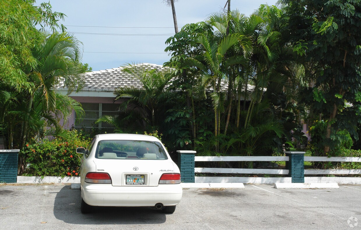Building Photo - 4206 Sea Grape Dr