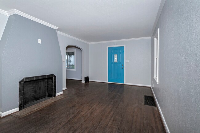 Building Photo - 4456 N Haven Ave