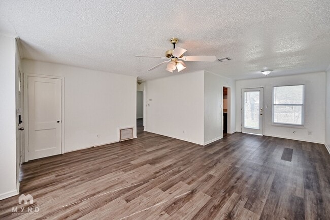 Building Photo - 404 Lanola Ct