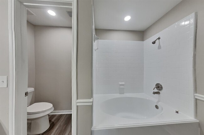 Foto del edificio - 19018 Oakway Dr